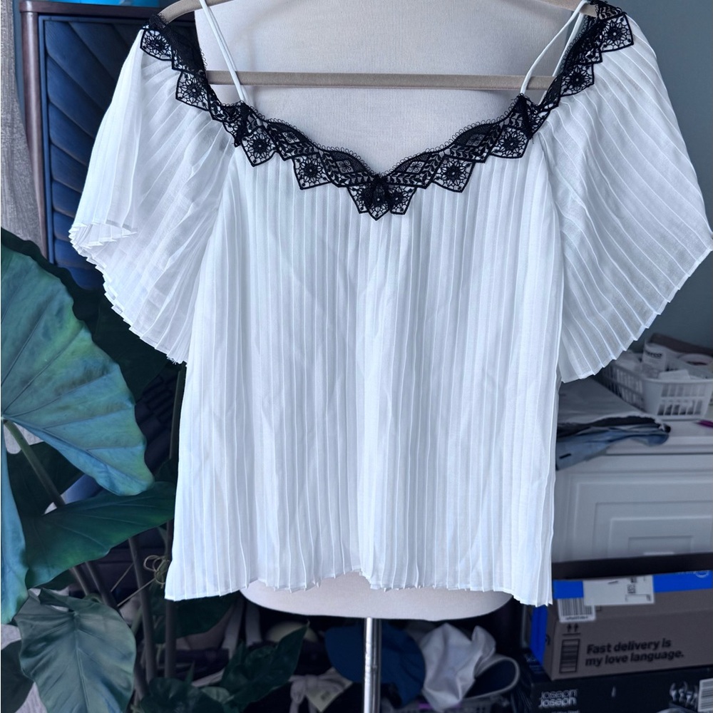 Alice + Olivia Black and White Flutter Sleeve Blouse